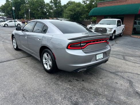 Used 2015 Dodge Charger SE w/ Popular Equipment Group RWD image 3