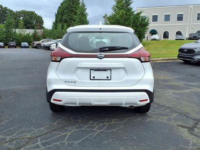 New 2025 Nissan Kicks Play S