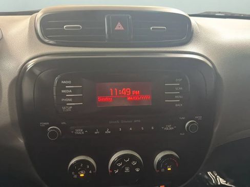 Used 2015 Kia Soul FWD image 13