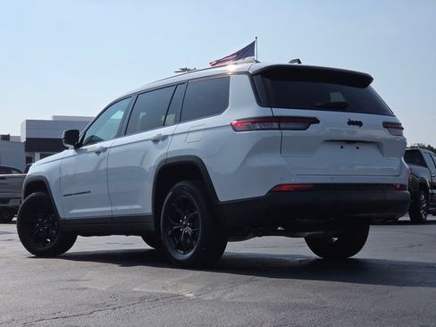 Used 2025 Jeep Grand Cherokee L Altitude RWD image 15
