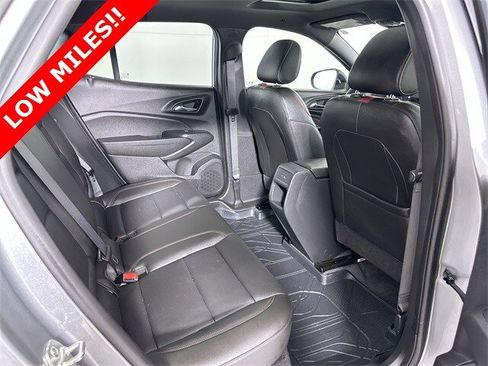 Used 2025 Chevrolet Trax RS w/ Sunroof Package image 28