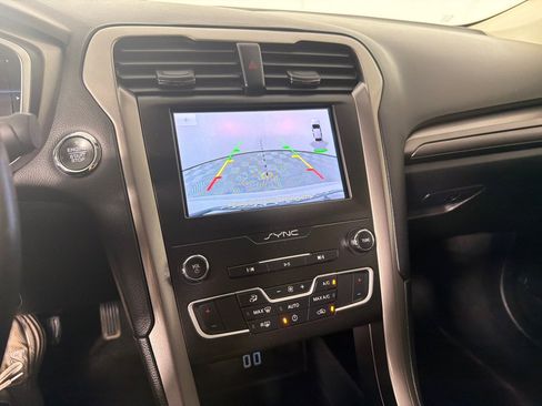 Used 2019 Ford Fusion SE FWD image 17