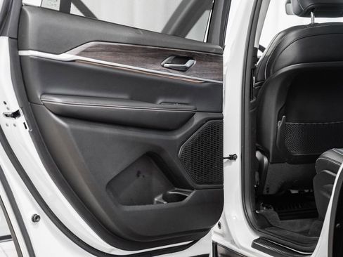 Certified 2024 Jeep Grand Cherokee L Limited w/ Luxury Tech Group II image 40