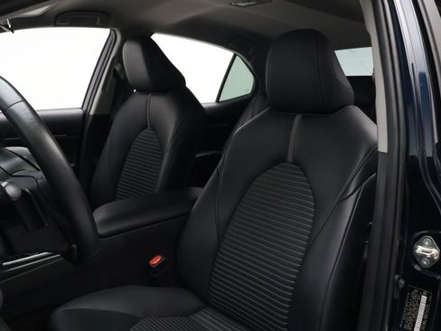 Certified 2019 Toyota Camry SE image 13