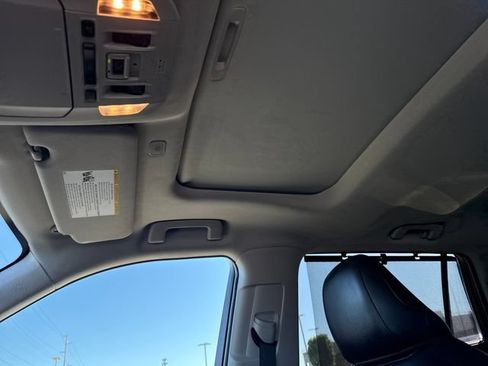 Used 2023 Toyota Highlander XLE AWD/4WD image 29