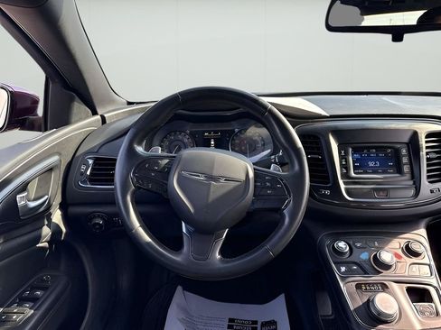 Used 2015 Chrysler 200 S FWD image 19