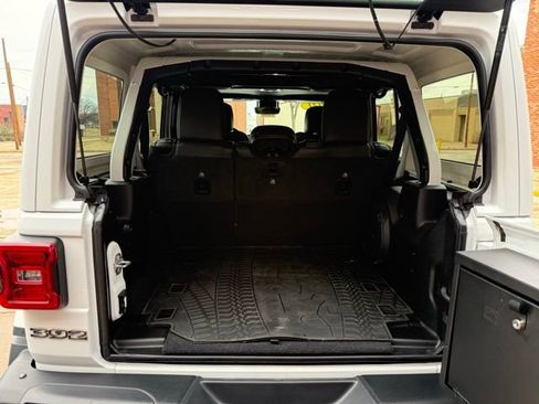 Used 2021 Jeep Wrangler Unlimited Rubicon image 26