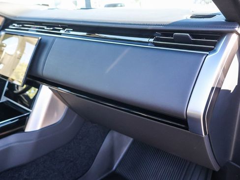 New 2026 Land Rover Range Rover Long Wheelbase SE image 18