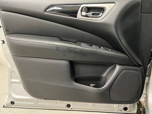 Used 2018 Nissan Pathfinder SV FWD image 24