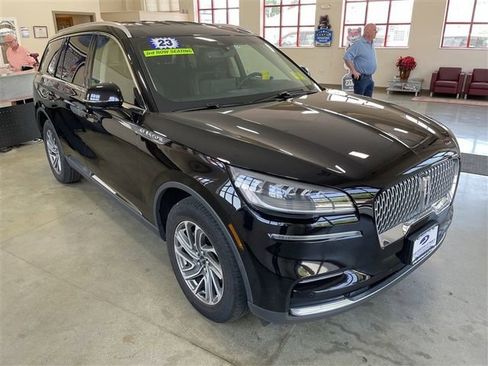 Used 2023 Lincoln Aviator AWD image 2