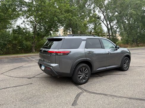 Used 2022 Nissan Pathfinder SV AWD/4WD image 21