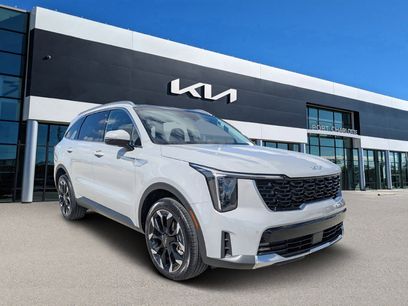 Certified 2025 Kia Sorento EX w/ Panoramic Sunroof Package