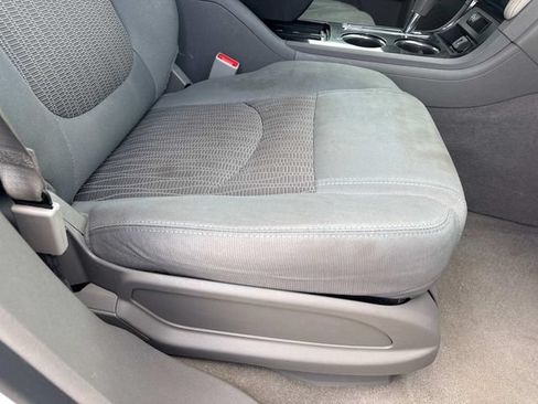 Used 2017 Chevrolet Traverse LT FWD image 15