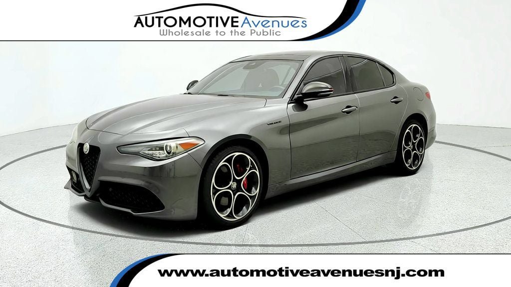 Used 2023 Alfa Romeo Giulia Veloce AWD/4WD image 1