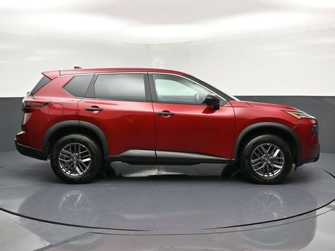 Certified 2025 Nissan Rogue S image 26