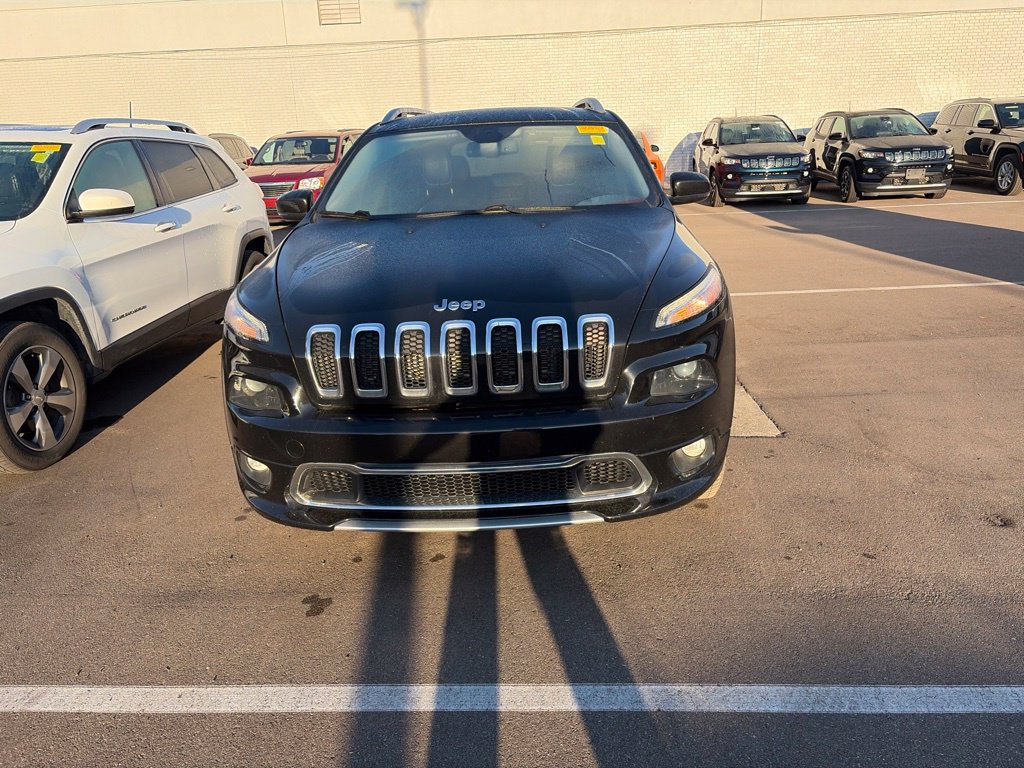 Used 2018 Jeep Cherokee Overland AWD/4WD image 2