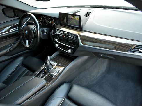 Used 2019 BMW 530i xDrive w/ Convenience Package image 13