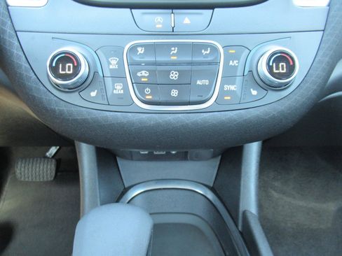Used 2025 Chevrolet Malibu LT FWD image 25