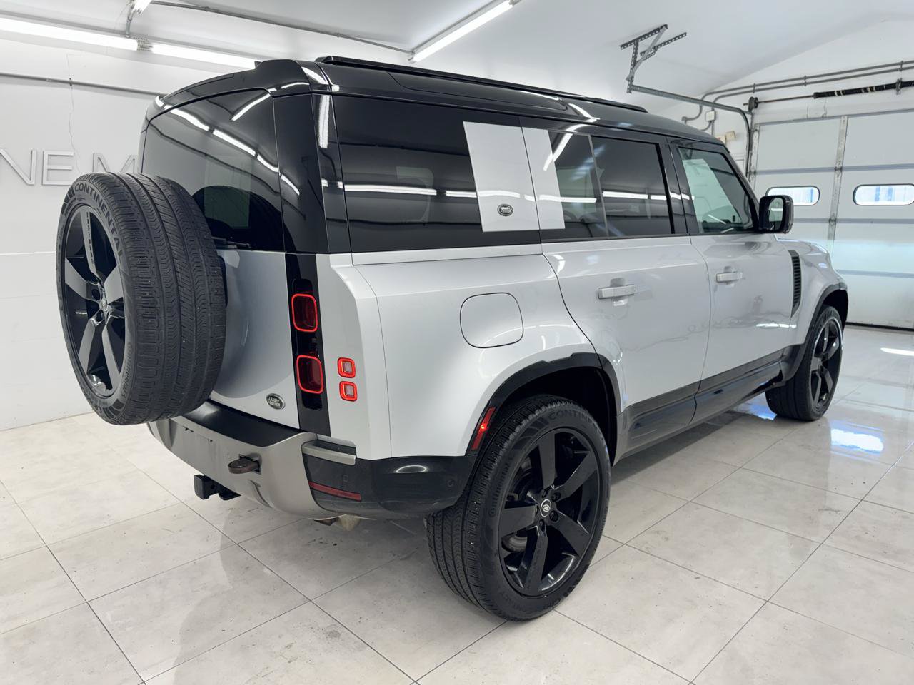 Used 2023 Land Rover Defender 110 X-Dynamic SE AWD/4WD image 5