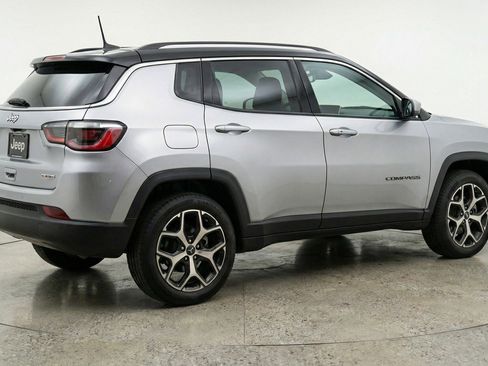 Used 2025 Jeep Compass Limited image 9