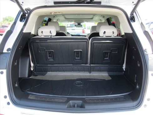 Used 2024 Buick Enclave Avenir w/ Avenir Technology Package image 36