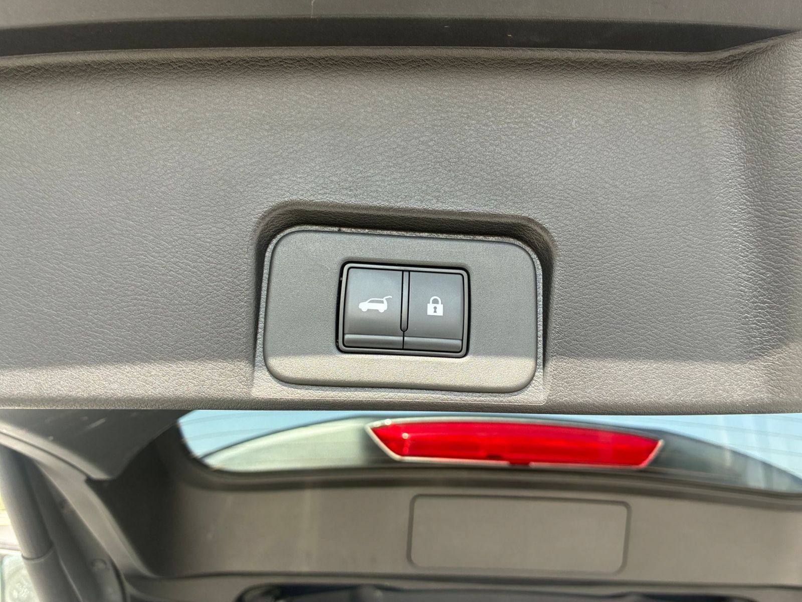 Used 2025 Nissan Rogue SV FWD image 22