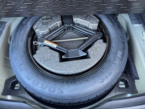 Used 2025 Toyota RAV4 XLE image 17