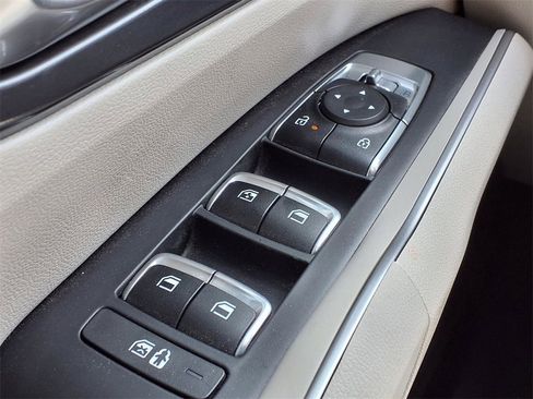 Certified 2025 Kia Sorento S image 18