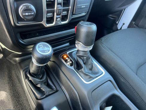 Used 2022 Jeep Gladiator Sport AWD/4WD image 34