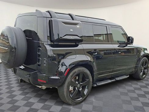 Certified 2025 Land Rover Defender 110 X-Dynamic SE image 8