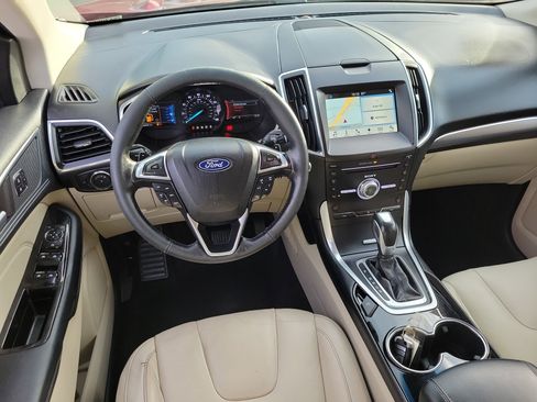 Used 2018 Ford Edge Titanium w/ Technology Package image 4