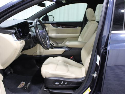Used 2019 Cadillac XT5 Luxury FWD image 2