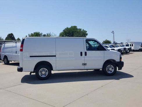 Used 2019 Chevrolet Express 2500 w/ Driver Convenience Package RWD image 6