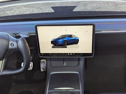 Used 2025 Tesla Model Y Performance image 14