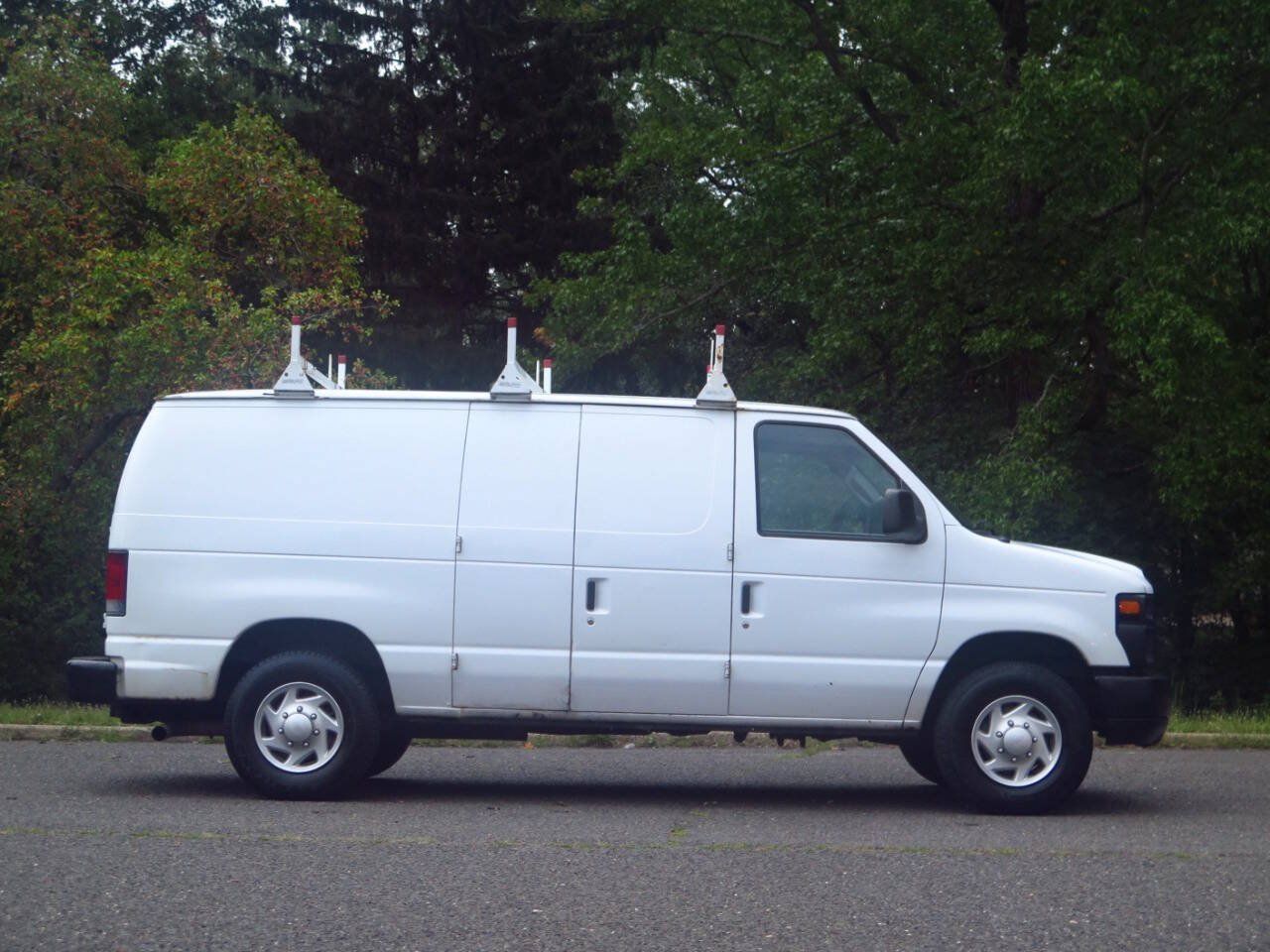 Used 2013 Ford E-250 and Econoline 250 w/ Commercial Cargo Van Pkg RWD image 5