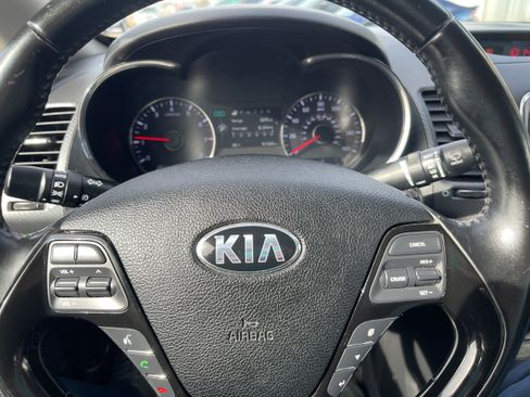 Used 2017 Kia Forte S w/ S Premium Package image 5