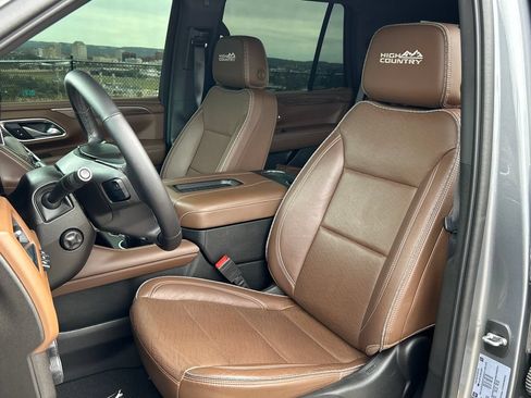 Used 2022 Chevrolet Tahoe High Country w/ Premium Package 2 AWD/4WD image 17