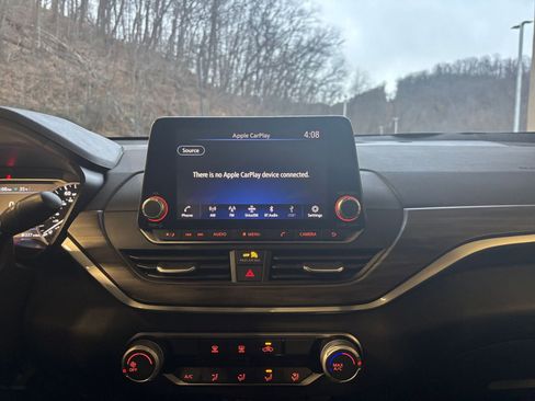 Used 2025 Nissan Altima 2.5 SV image 18