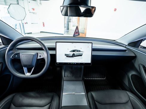 Used 2025 Tesla Model 3 Long Range image 46