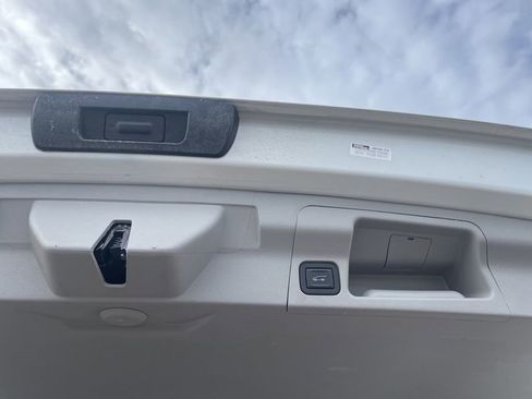 Used 2023 GMC Acadia SLT w/ Technology Package image 33