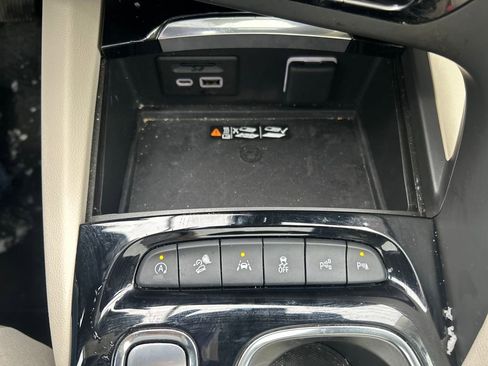 Used 2022 Buick Envision Avenir w/ Technology Package II image 31