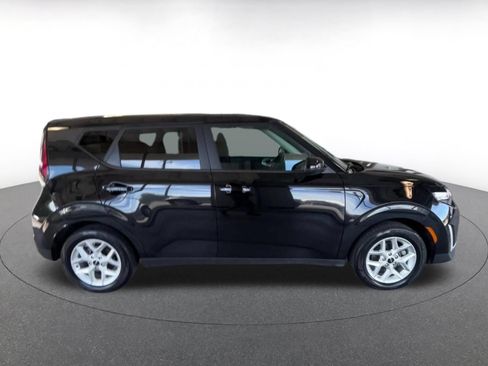 Used 2025 Kia Soul LX w/ LX Technology Package FWD image 16
