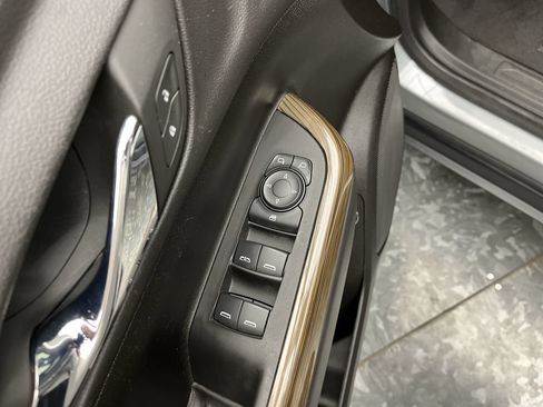 Certified 2023 GMC Acadia SLE w/ Driver Convenience Package FWD image 7