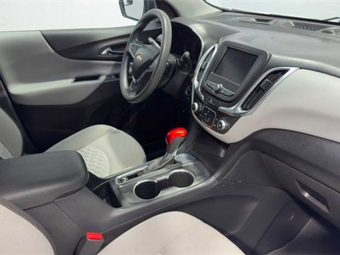 Used 2020 Chevrolet Equinox LS image 12