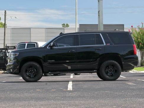 Used 2019 Chevrolet Tahoe LT w/ Luxury Package AWD/4WD image 7