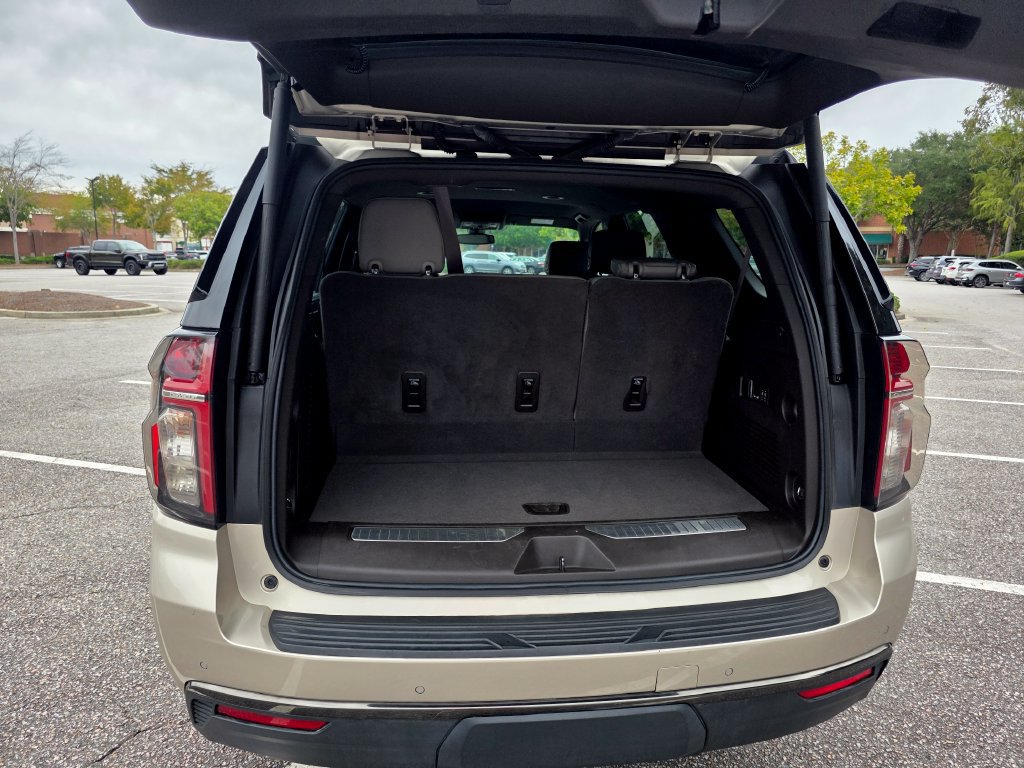 Certified 2022 Chevrolet Tahoe Z71 w/ Luxury Package AWD/4WD image 31