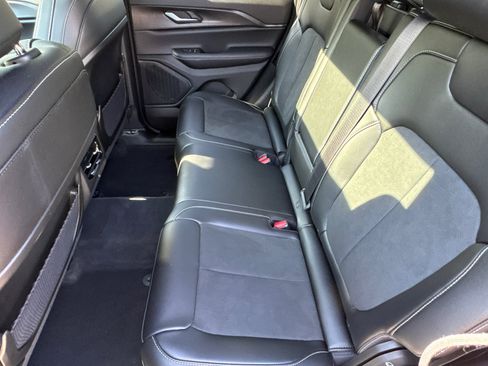 Used 2025 Jeep Grand Cherokee Altitude RWD image 23