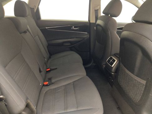 Used 2019 Kia Sorento FWD image 19