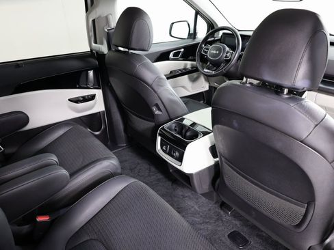 Used 2024 Kia Carnival SX Prestige image 41