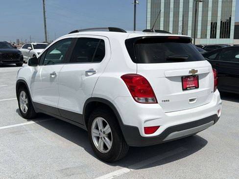 Used 2019 Chevrolet Trax LT w/ LT Convenience Package FWD image 3